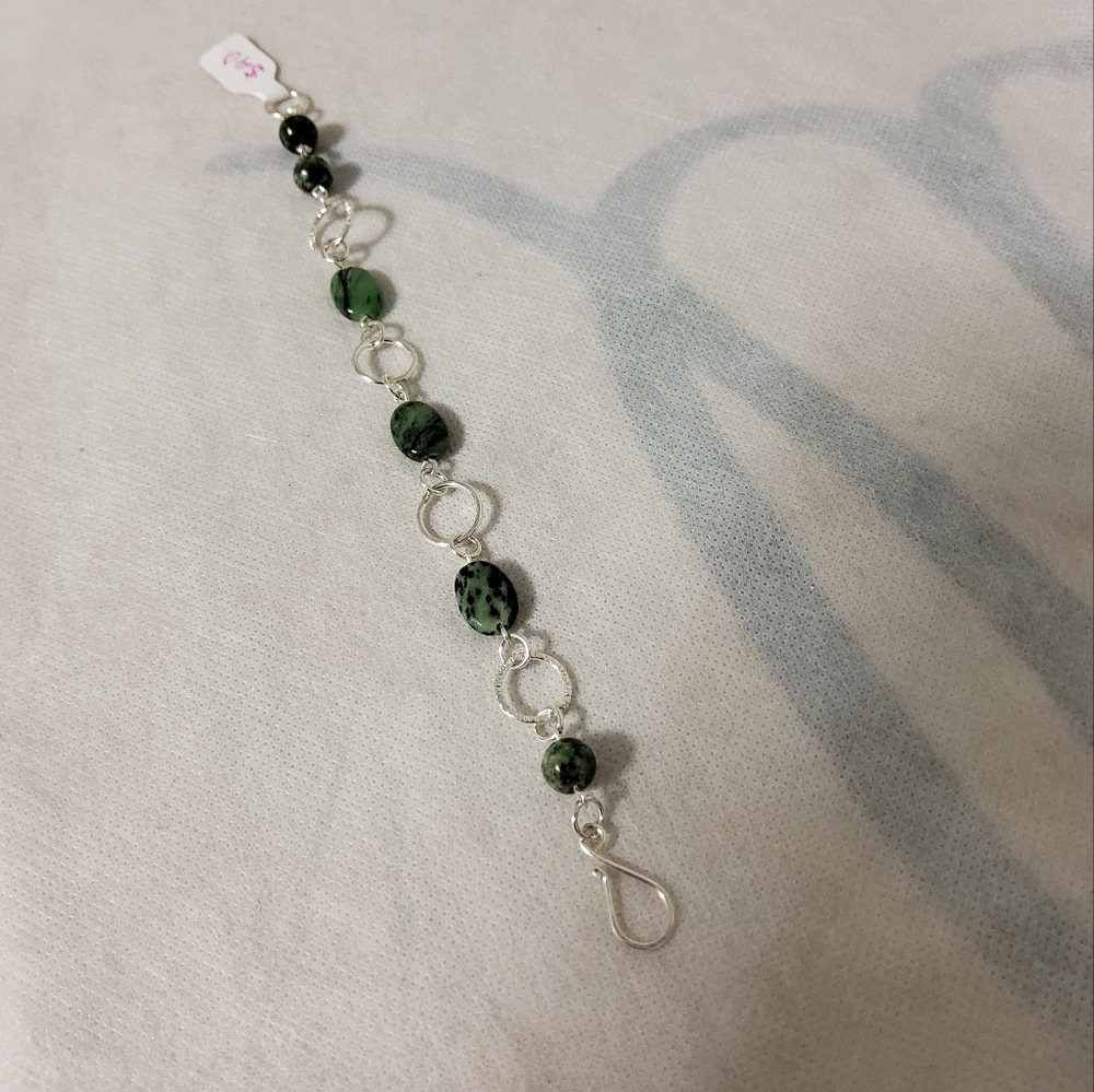 🇨🇦Artisan Circle Bracelet Sterling silver With Green Stones